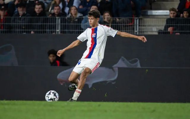 里昂球员表现出色,助队获得胜利的简单介绍 里昂球员表现出色,助队获得胜利的简单介绍