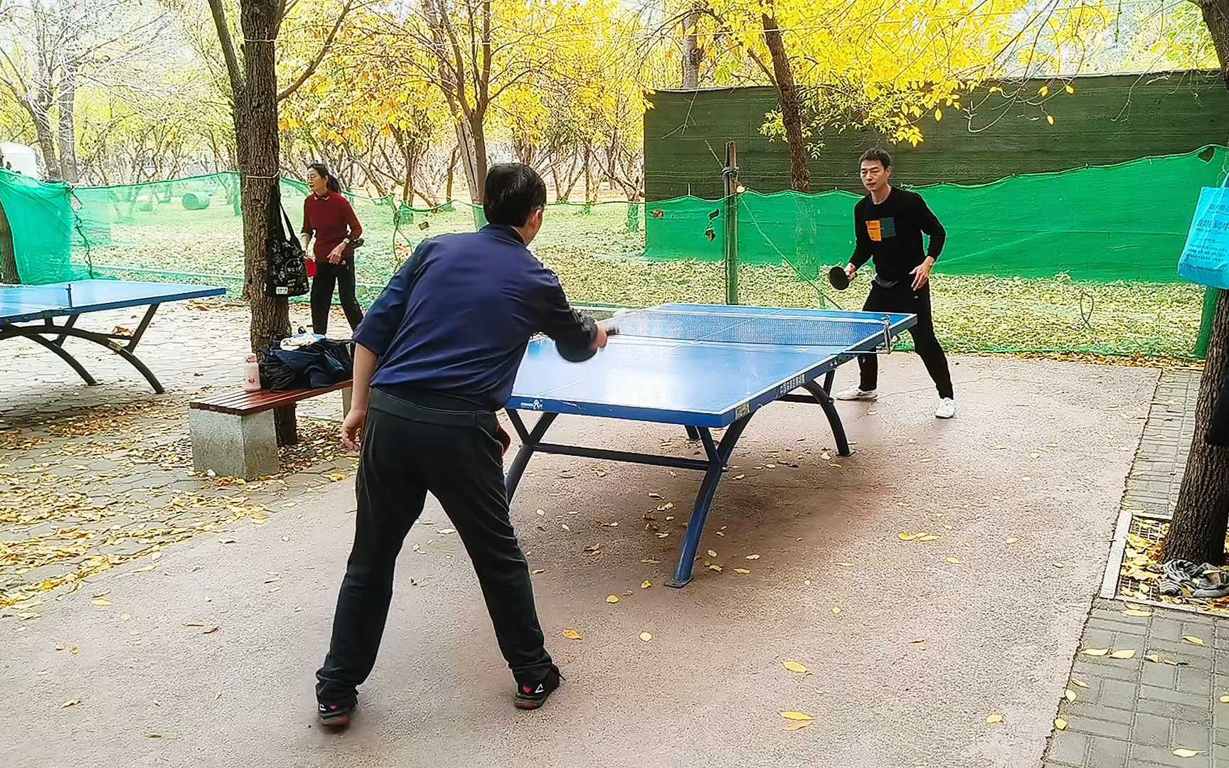 乒乓球项目露天比赛引发观众热情的简单介绍