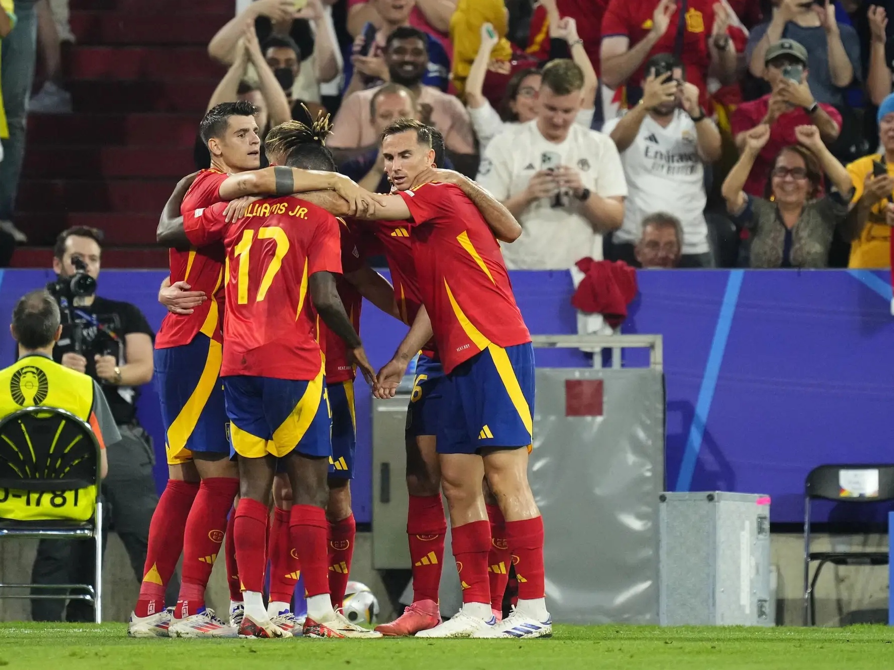 开云体育在线-包含葡萄牙鏖战巴萨，哈兰德状态火热的词条