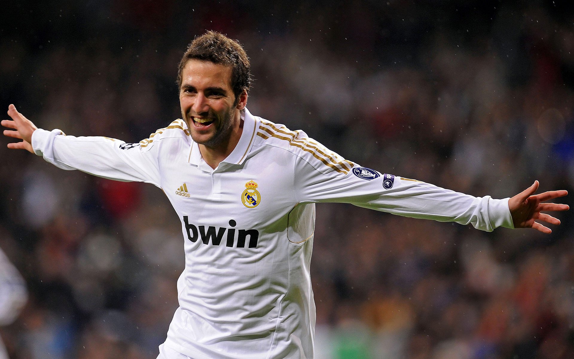 赛道与球场，当F1争冠焦点遇上国王的致命一击